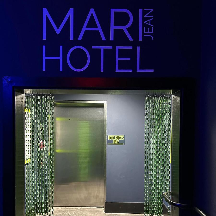 Mari Jean Hotel - All Adults Welcome St. Petersburg Exterior foto